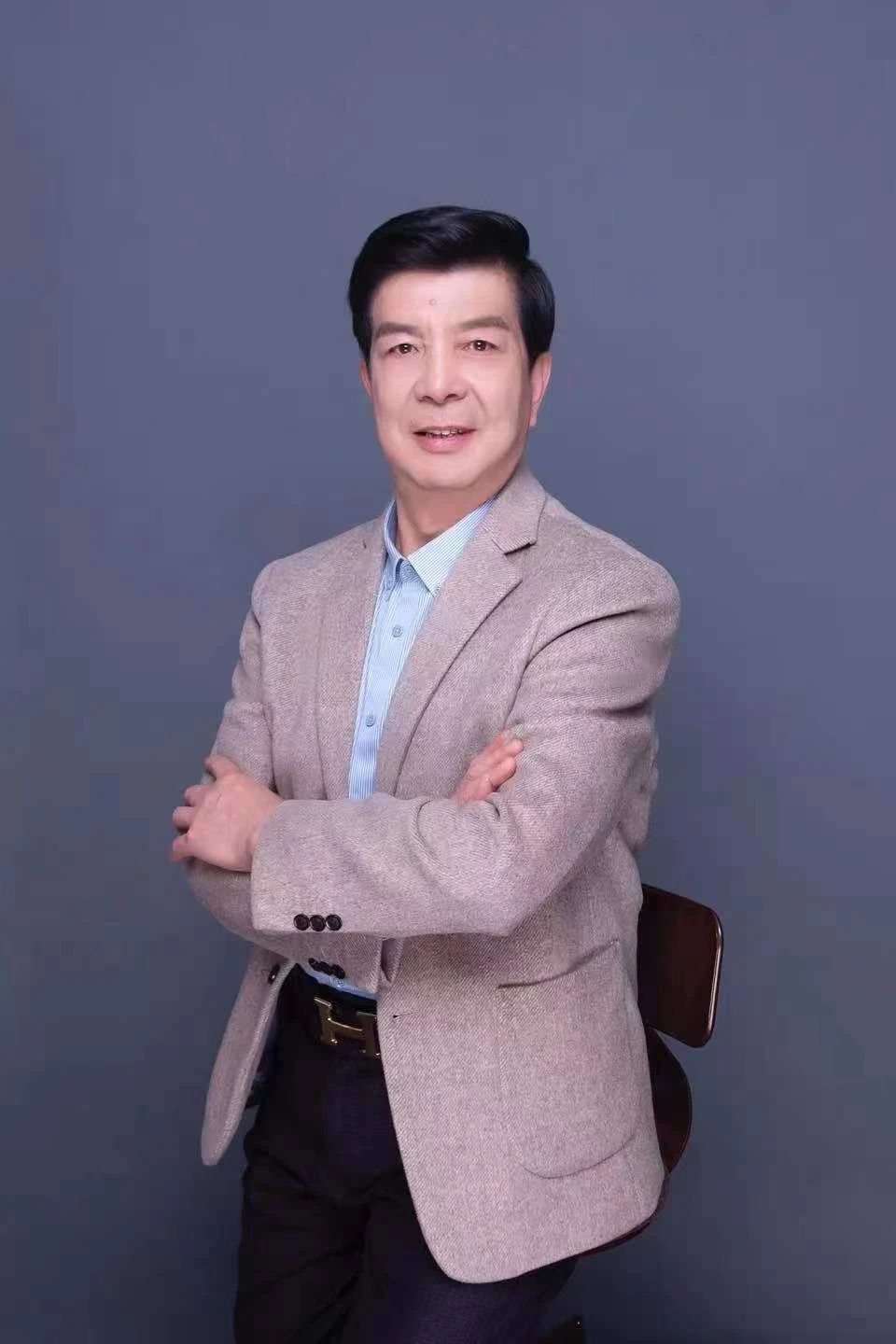 梁逸飞